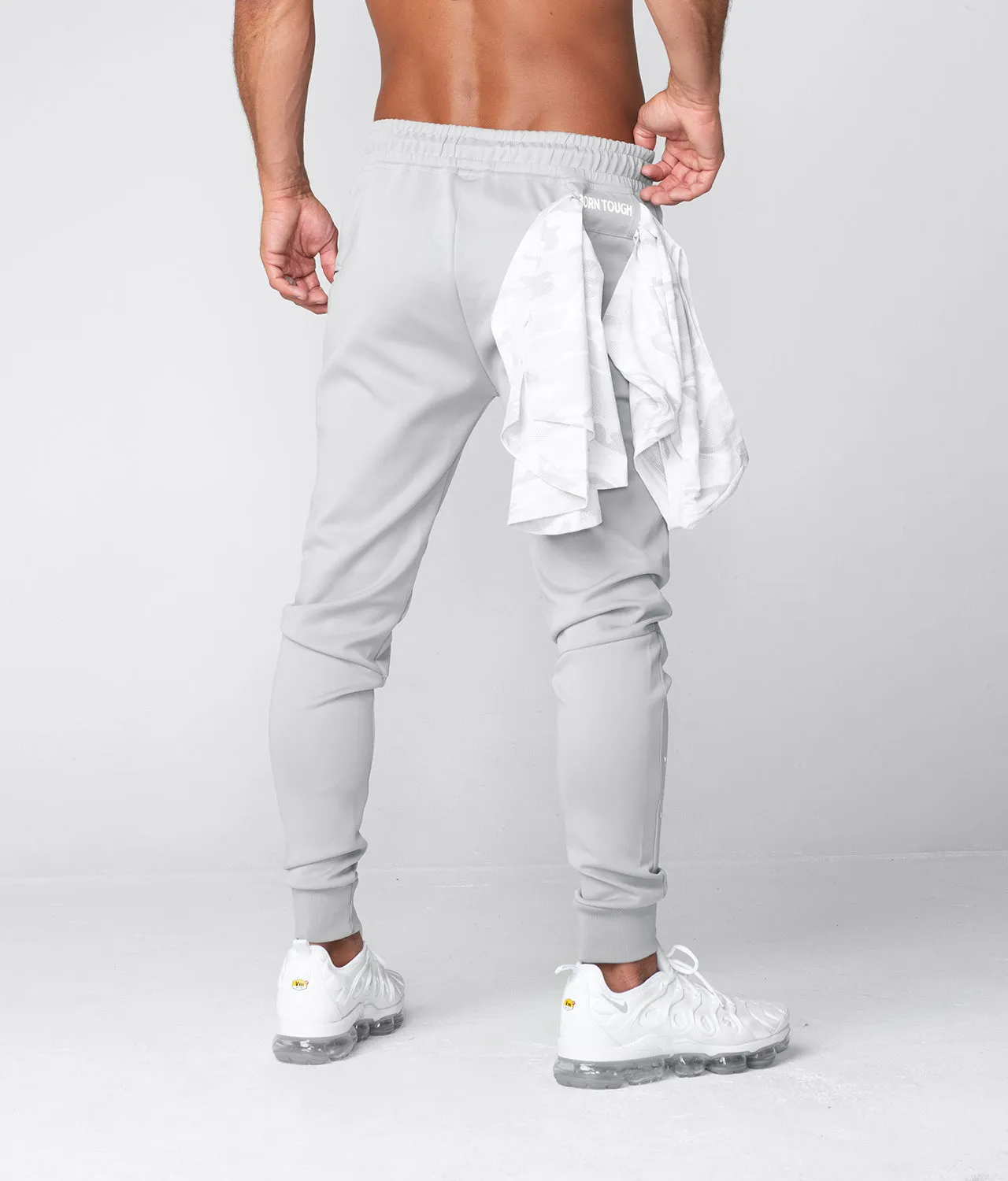 8500 . Momentum Regular-Fit Jogger - Grey