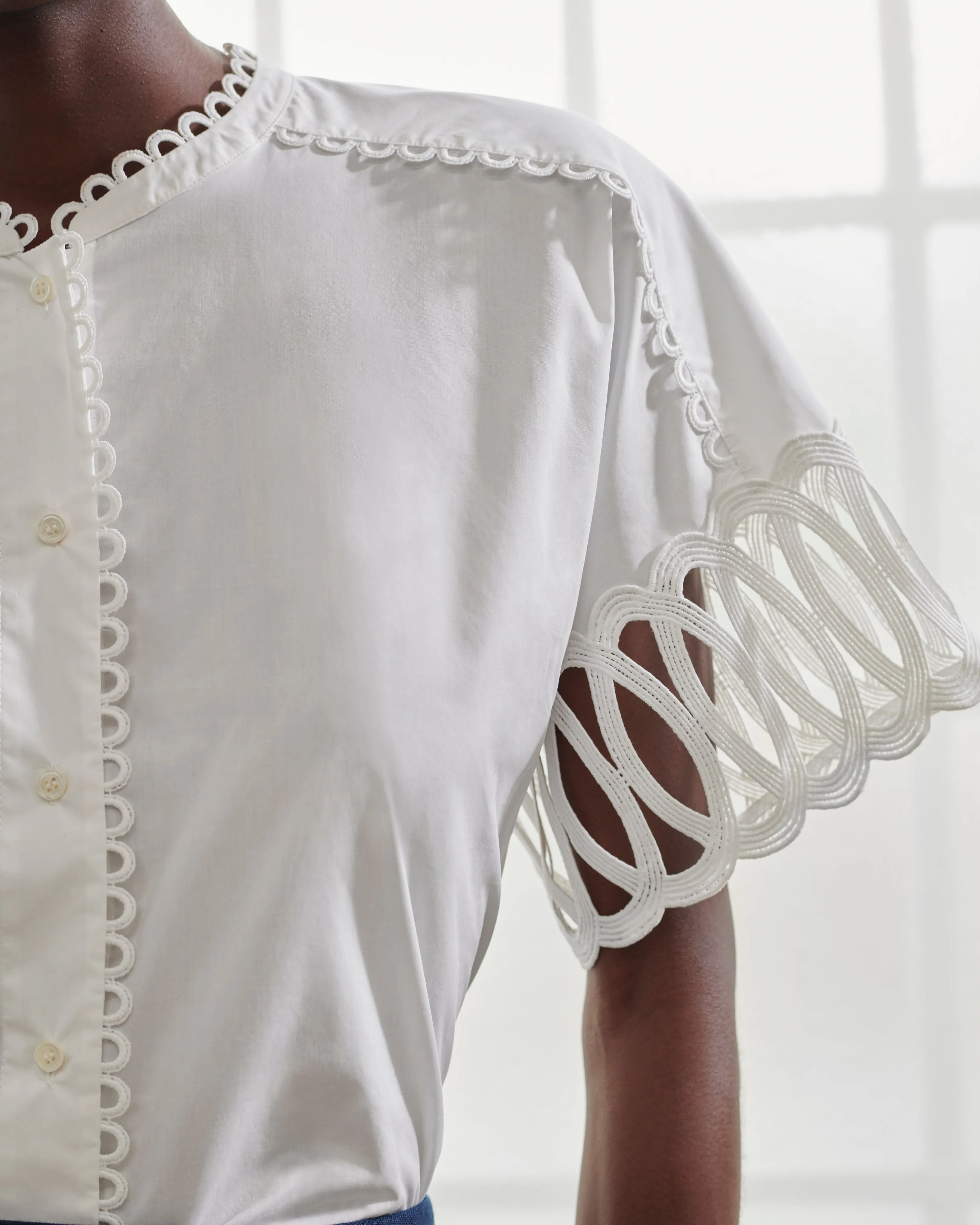 LACE TRIM BLOUSE - WHITE